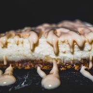 Cheesecake de Chocolate Blanco con cobertura de Filipinos