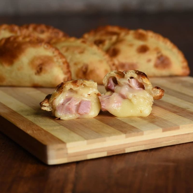 EMPANADA JAMÓN Y QUESO