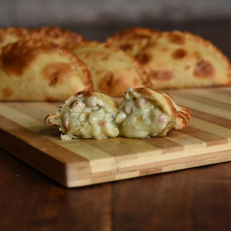 EMPANADA JAMÓN Y ROQUEFORT