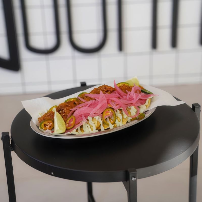 TOTOPOS & COCHINITA PIBIL