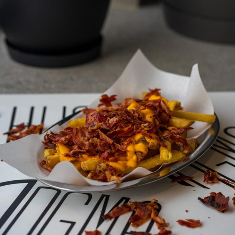 CHEDDAR AND BACON FRIES